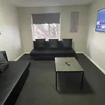 Hosted By Ryan - 1 Bedroom Apartment