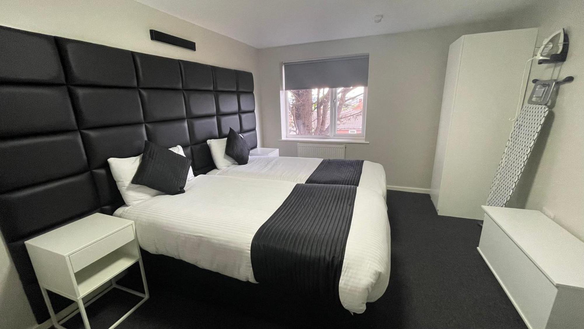 Hosted By Ryan - 1 Bedroom Apartment *