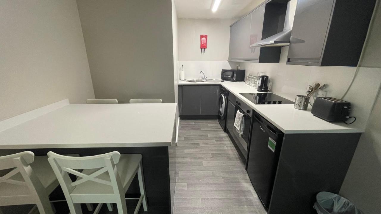 Apartment Hosted By Ryan - 1 Bedroom *